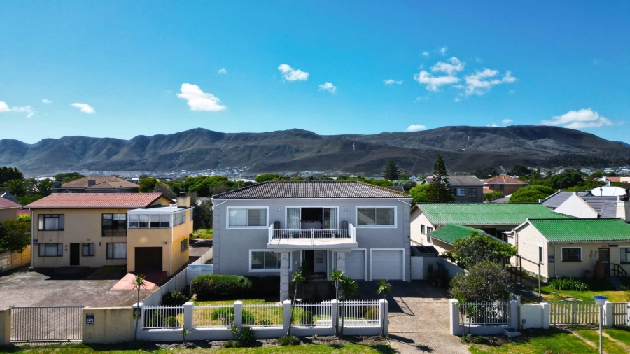 5 Bedroom Property for Sale in Sandbaai Western Cape